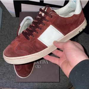 Valentino Flycrew - Hej, säljer nu dessa sköna skor, SOLD