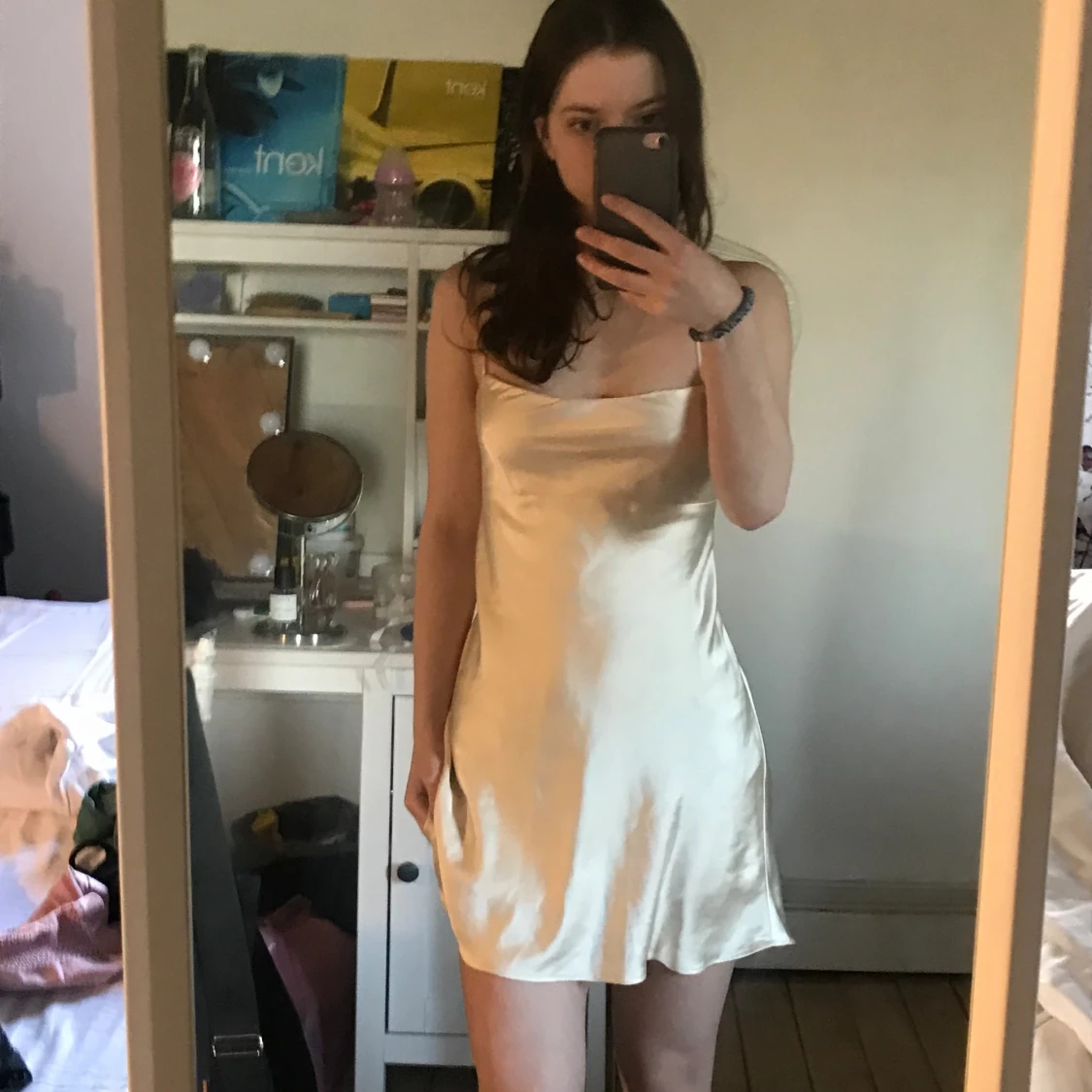 Jättefin satinklänning