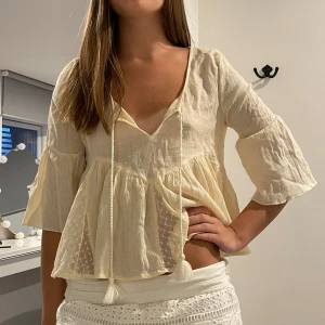 ljusgul volangtopp - jättefin!!