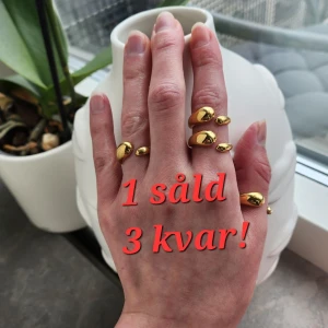 Ringar - 4stycken guldiga stålringar i rostfritt stål✨️De är lite anpassningsbara/justerbara i materialet. Alla 4ringar för 79kr eller 1 för 20kr