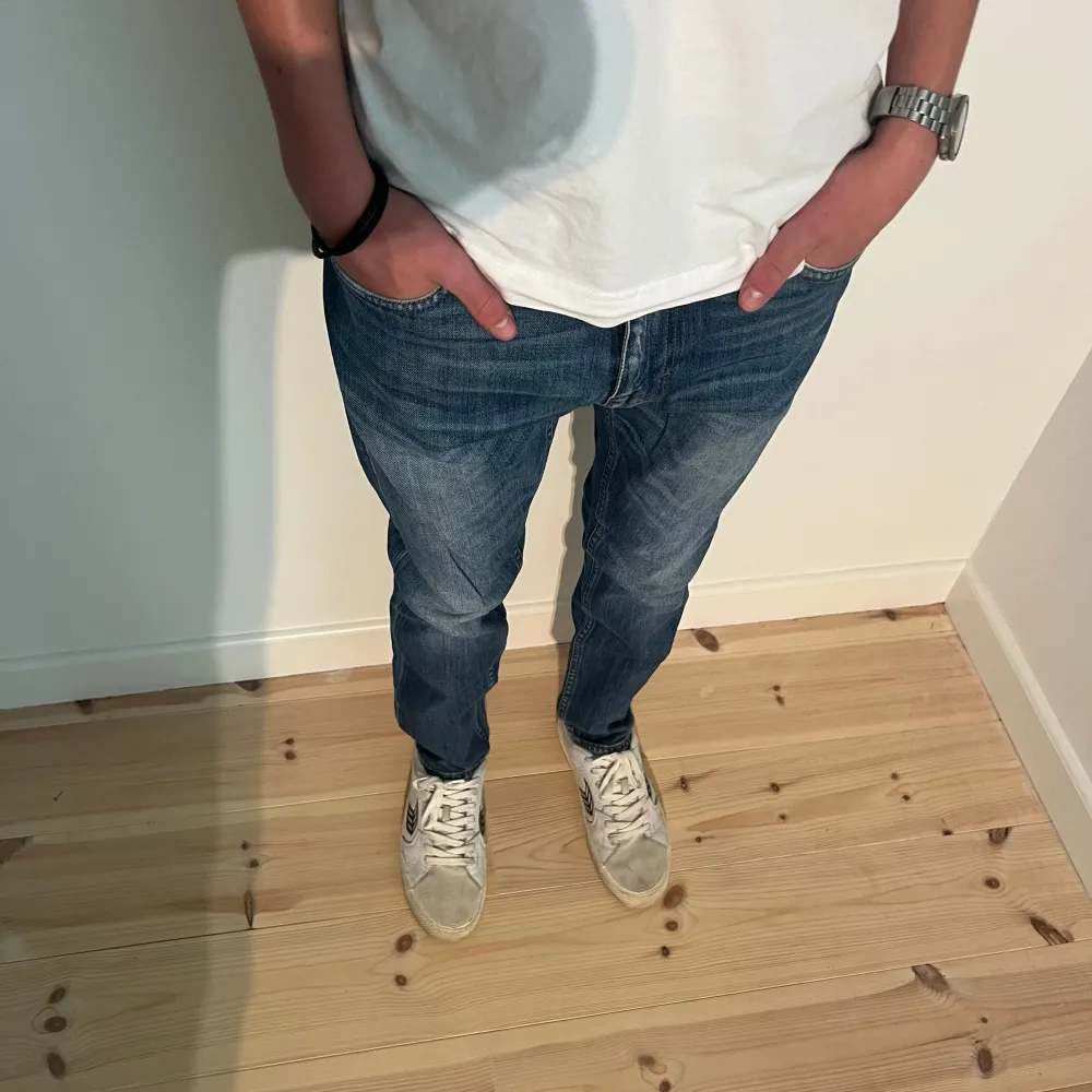 Tiger of Sweden slim jeans | Skick: 8/10 | Strl W29 L32 | Modellen är 180 cm | Vårt pris 399kr | Hör av dig om du undrar någonting!. Jeans & Byxor.