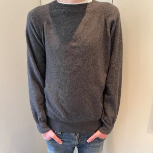 Oscar Jacobsson tröja - Oscar Jacobsson stickad tröja. Storlek XXL men sitter som M/L. 