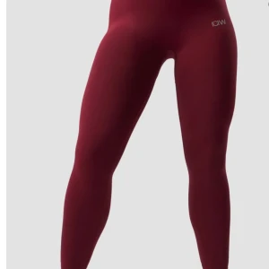 Träningstights - Vinröda träningstights från ICIW. Använda endast 1 gång, tvättade såklart! Nypris 599kr.