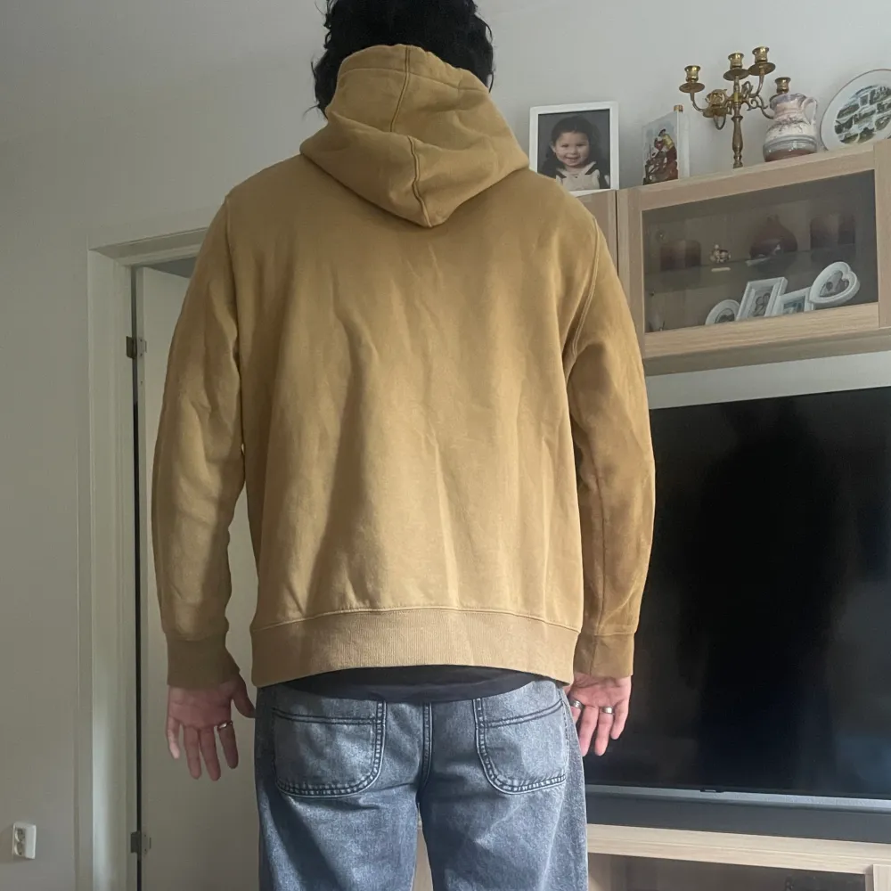 Hoddie från H&M andvänd 2 gånger. Hoodies.