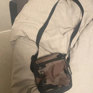 Adidas väska  - Ej använd 