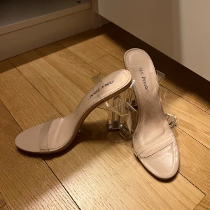 Klackskor  - Klackskor från public desire, aldrig använda. 