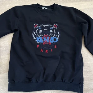 Kenzo tröja - Kenzo långärmad tröja med bra skick storlek M. 