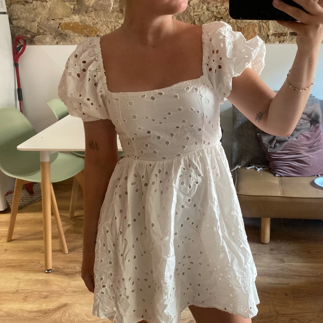 Vi studentklänning broderad