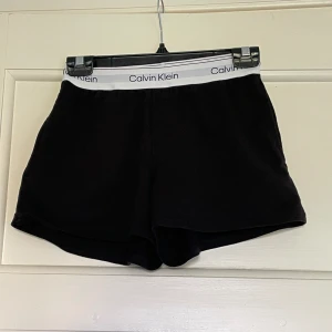 Shorts - Short i storlek XS, endast tvättade. Nypris 549kr