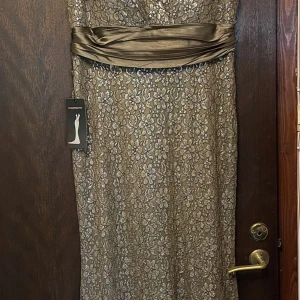 Klänning  - Helt nytt klänning 