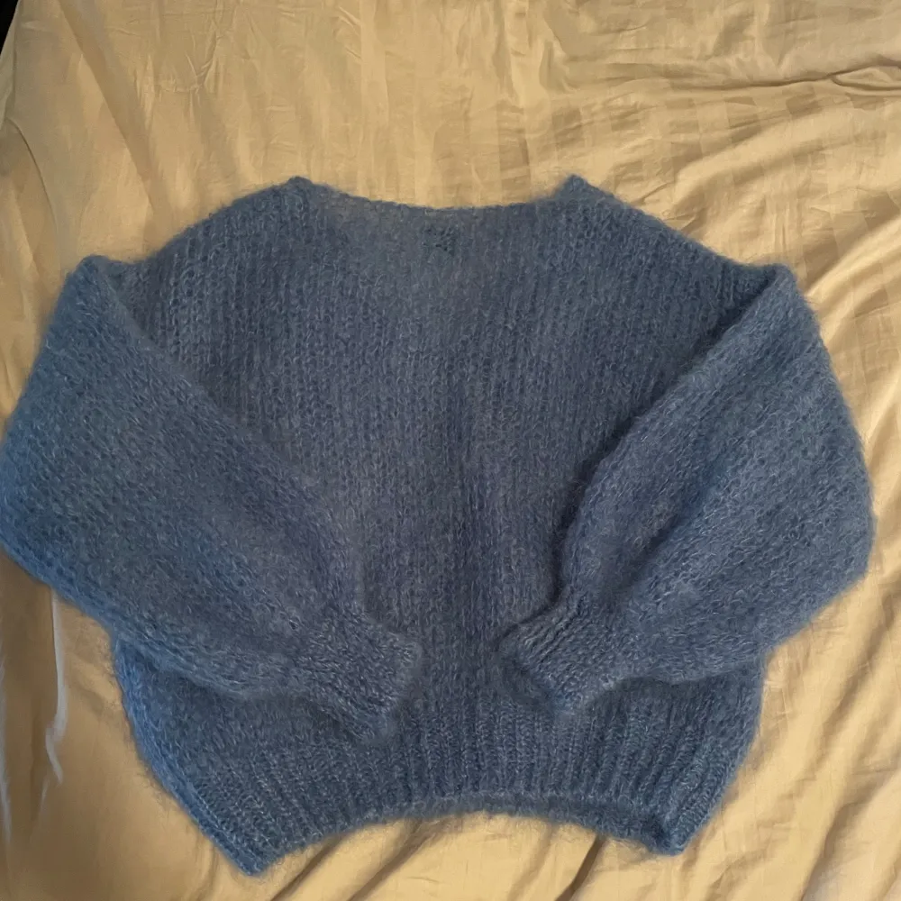 Miliana LS mohair knit i färgen sky blue. Tröja från american dreams, nypris 1899 kr. Endast använd 2 gånger, nyskick. Oversized fit. Köparen står för frakten ☺️. Tröjor & Koftor.