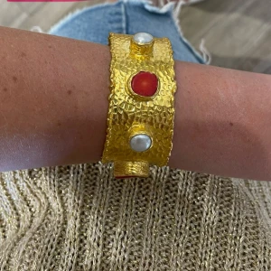 Sten Armband - Guligt stenarmand från en affär i Barcelona som heter Susmies. Aldrig använt