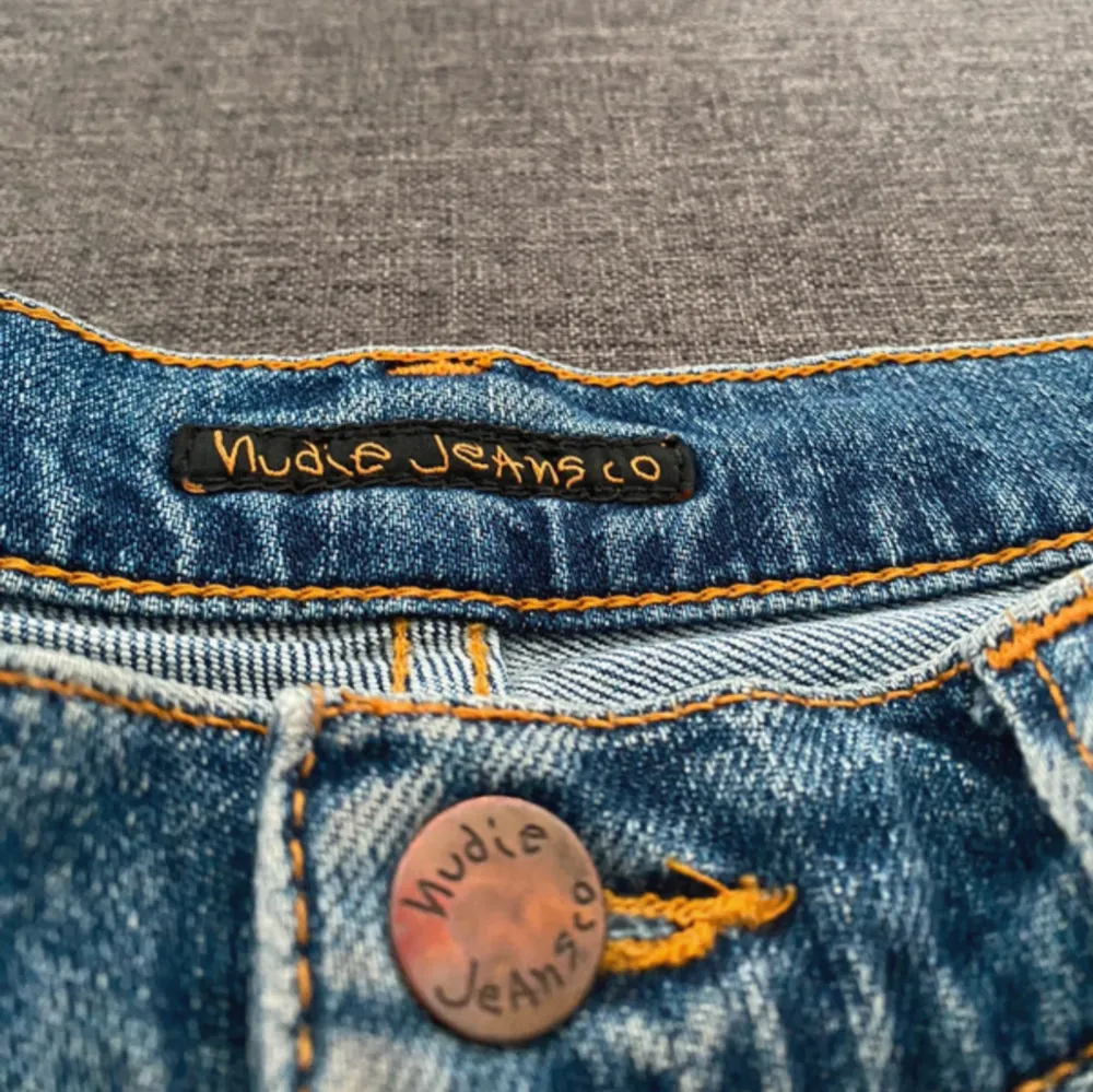 Säljer dessa extremt snygga och trendiga Nudie jeansen i mycket bra skick skriv om du är intresserad priset diskuteras vid snabb affär 🍾🍾 . Jeans & Byxor.
