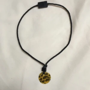 Coolt halsband/choker - Jättesnygg choker!! Köpt på vinted💗