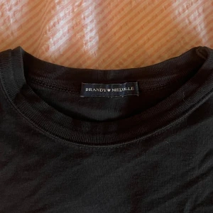 Basic t shirt brandy melville - Urtvättad svart färg