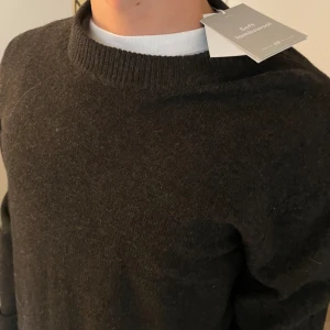 Crewneck - Helt ny tröja i Lambswool från HM. Köpt i fel storlek, därav säljer jag den.