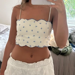 Topp - Söt topp ifrån H&M i storlek 36 tror jag! 