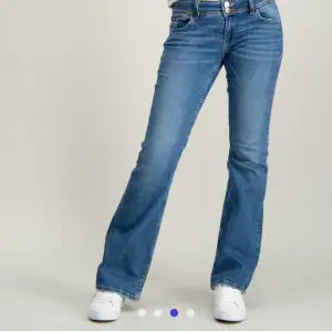 Fina jeans från Gina inte jätte använda och nypris 350