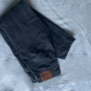 Levis jeans  - 501 sköna byxor pris går att diskutera använda två gånger 
