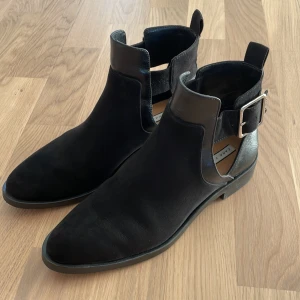 Sommarboots från zara  - Sommarboots från zara, sparsamt använda. 