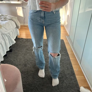 Jeans ifrån ginatricot - Jeans i mycket bra skick. Från ginatricot, i storlek 34😊😊