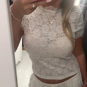Spets topp - Vit spets topp från gina storlek s❤️