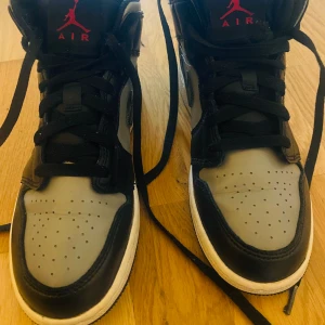 Jag säljer mina Nike Jordan skor för att jag använder inte dom längre. - Mycket bra skick ☺️