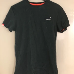 Superdry tshirt  - Mörkgrön  Mjuk  Herr s