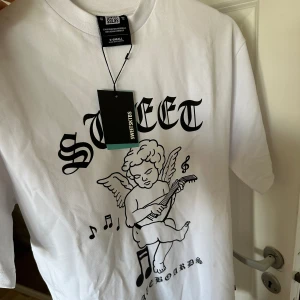 Sweet Sktbs - Ny tshirt från Sweet Sktbs, oversized