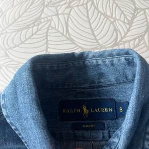 Ralph Lauren denimskjorta - Storlek S Denimskjorta av Ralph Lauren Väldigt bra skick