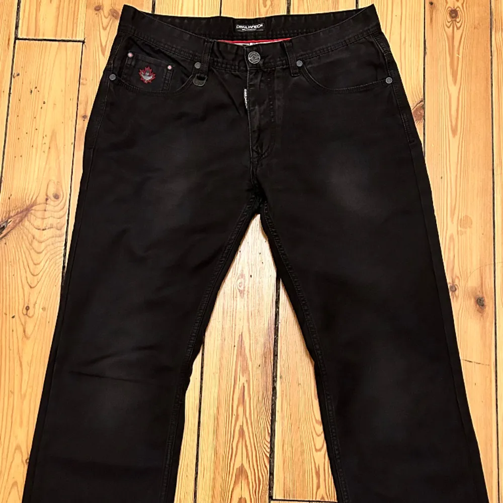 Ett fint par dsquared jeans i jätte bra skick😃 Kontakta om frågor✅  . Jeans & Byxor.