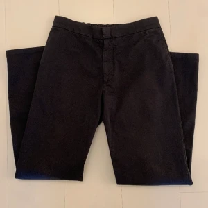 Filippa K byxa - Byxor från Filippa K. Storlek 48. Model Toby. Färg DK navy. Nypris 1600  Nyskick!!!