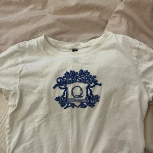 Magtröja från hm - Kort vit tröja från hm🩷🩷