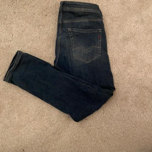 Replay 29 - Tjena, säljer du dessa replay jeans för endast 199kr vi nypris på dessa ligger på 1699kr skick 9/10 endast använda ett fåtal gånger! Vid några frågor alls är de bara att skicka iväg ett DM🍾❗️PRISET ÄR EJ RISTAT I STEN❗️🍾
