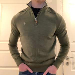 Säljer denna mycket fina Morris tröjan i merinoull! | Fint skick utan skador! | Storlek M. | Nypris runt 2000kr säljer för 500kr. | Ställ gärna frågor innan du köper!