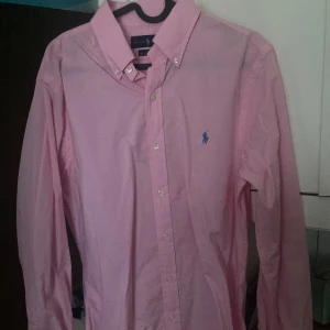 Ralph Lauren Skjorta - Rosa Ralph Lauren skjorta  Storlek M Nyskick 