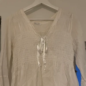 Vit blus - Jättefin vit blus Något genomskinlig
