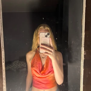 Sommar topp - Super fin topp till sommaren den är ganska tunn och skön, kan mötas upp om du bor i Västerås 