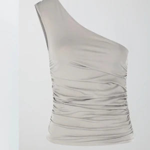 One shoulder topp - Från Gina. Slutsåld. Nypris 299kr. Aldrig använd med prislapp kvar. Storlek M men passar även S