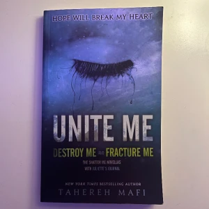 Engelsk bok - Shatter me novell som är i super skick och oläst💗💗 tryck direkt på köp nu💘