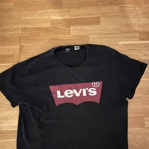En fin Levi’s t shirt i gott skick 7/10. 