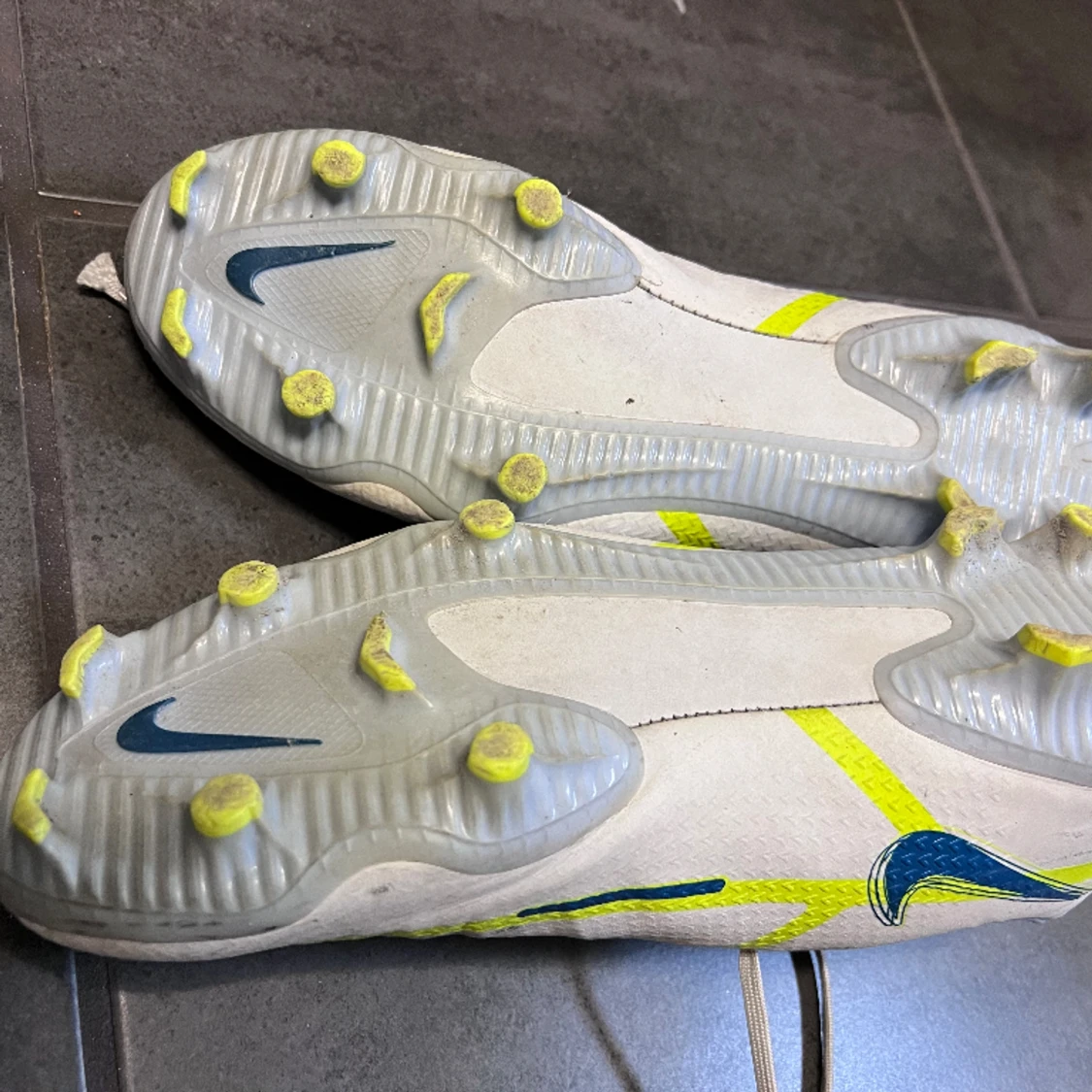 Nike fotbollsskor  - 90