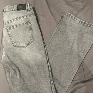 full lenght flare jeans från gina - anvönda 1 gång