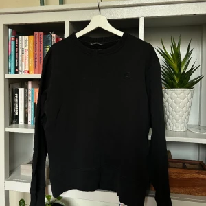 Acne sweatshirt  - Cond 7.5/10 Nypris 2000