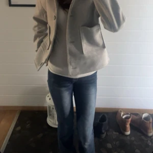 snygga jeans!! ( ltb liknande)  - säljer för de inte används längre