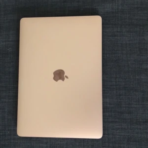 MacBook Air rosé guld - Sparsamt använd, nypris 17000