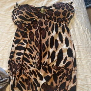 Leopard topp  - Säljer nu denna leopard topp, från Jane norman säljs inte längre tror jag skriv  om du har frågor!