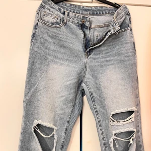 Jeans - Säljer 2 par jeans. Båda är i bra skick. 