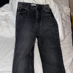 Svart tvättade jeans från Gina som tyvärr är för små för mig!
