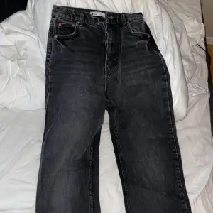 Svart tvättade jeans från Gina som tyvärr är för små för mig!